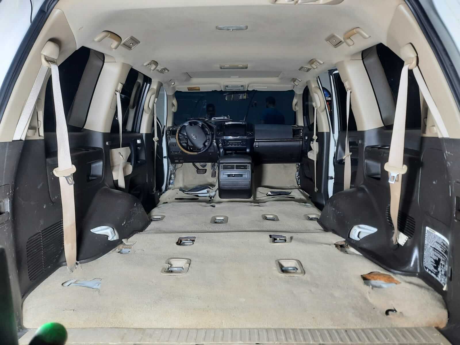 صورة للسيارة من الداخل بعد عمل البولش الداخلي