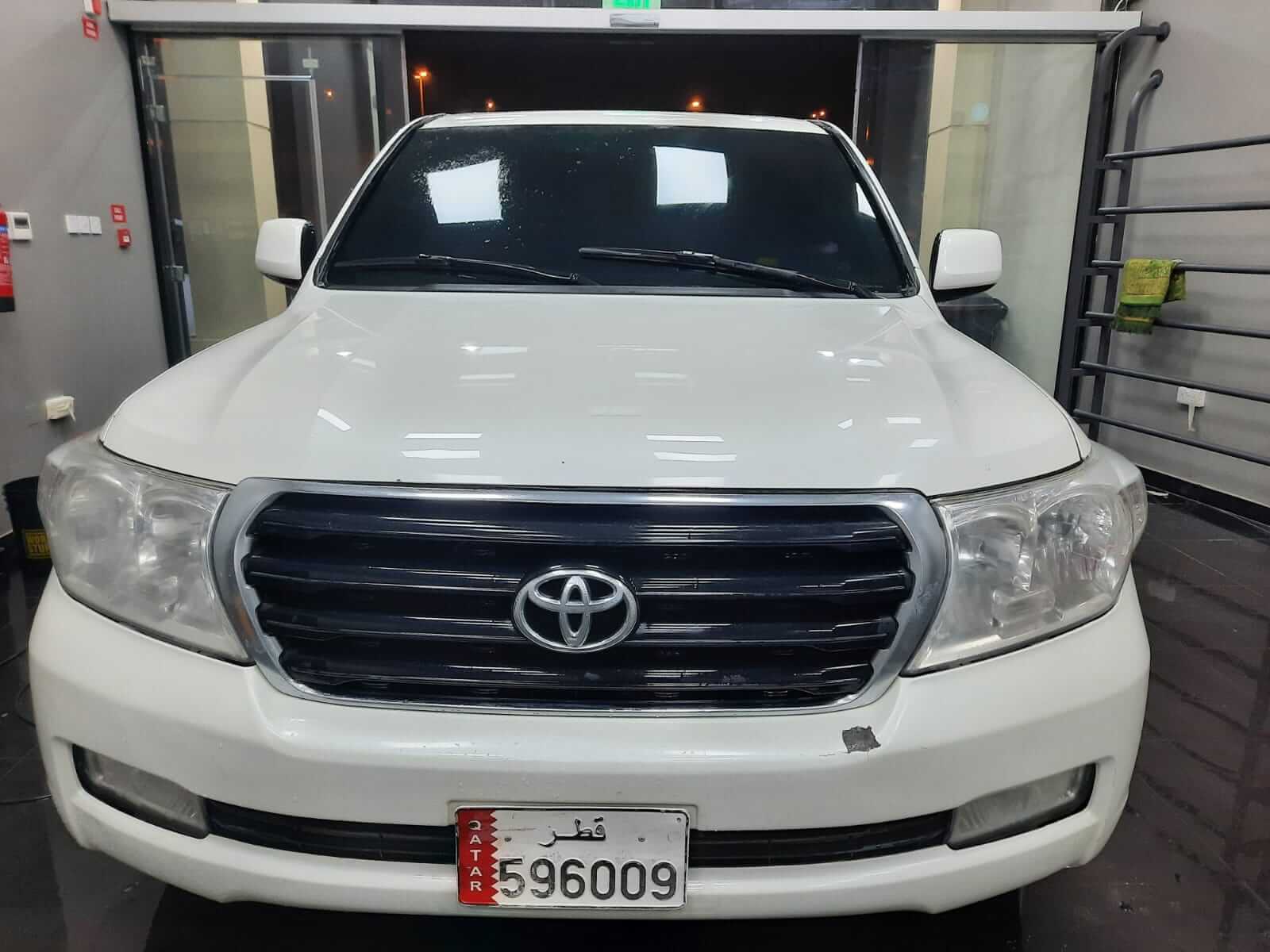 سيارة تويوتا بعد التلميع باستخدام البولش خارجي