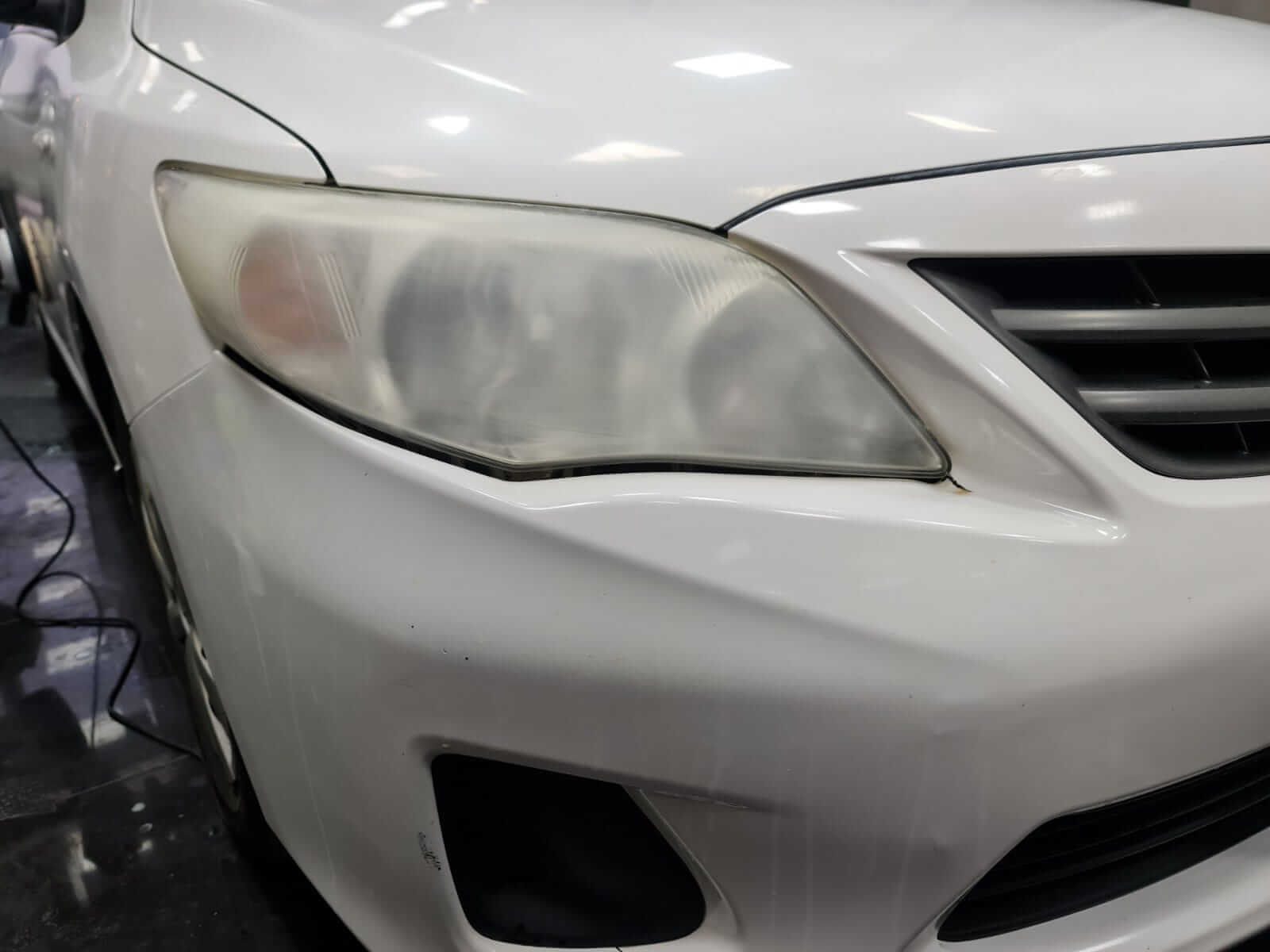 مقدمة السيارة قبل التلميع باستخدام البولش خارجي