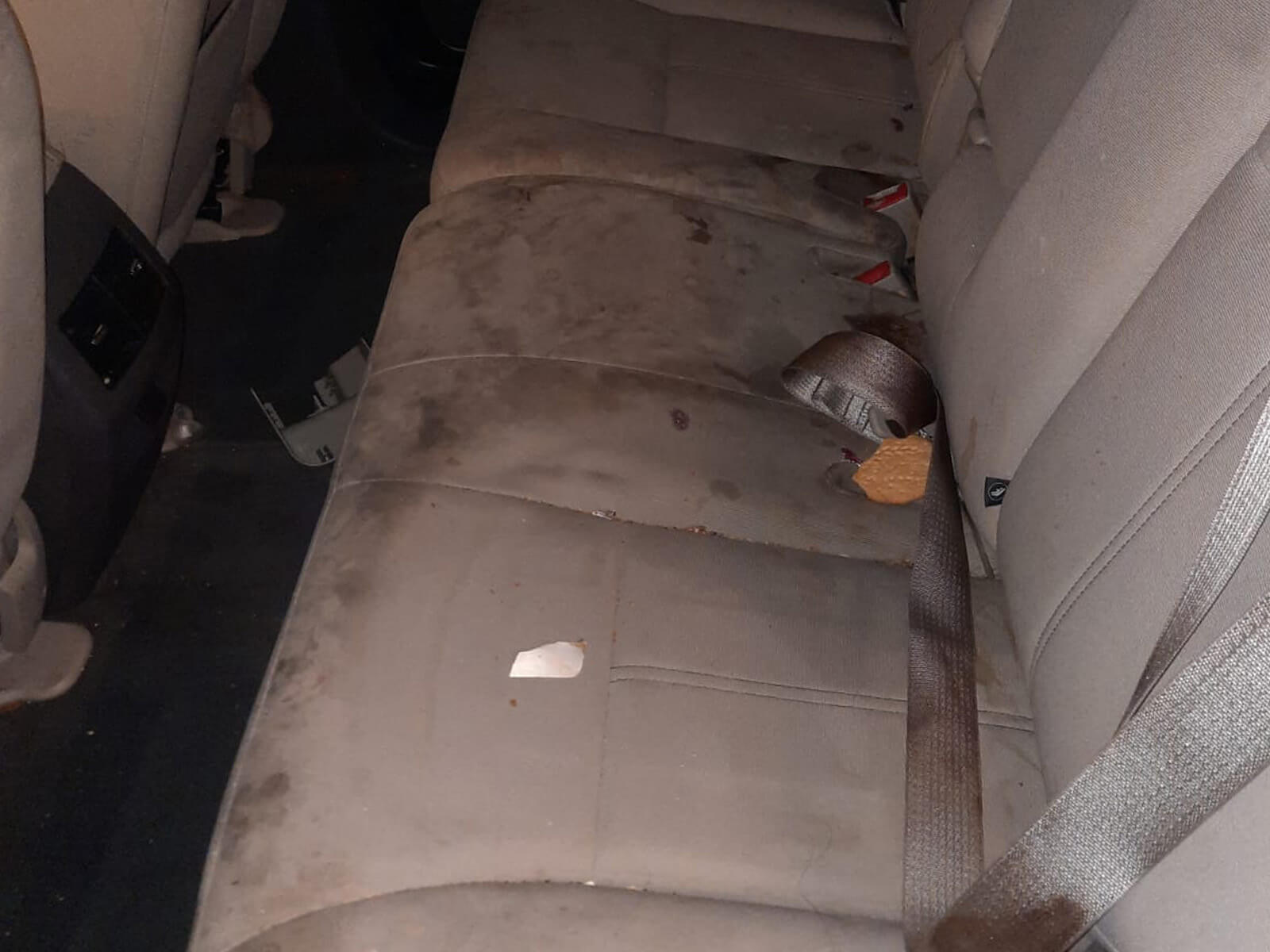 صورة لفرش السيارة قبل عملية البولش الداخلي